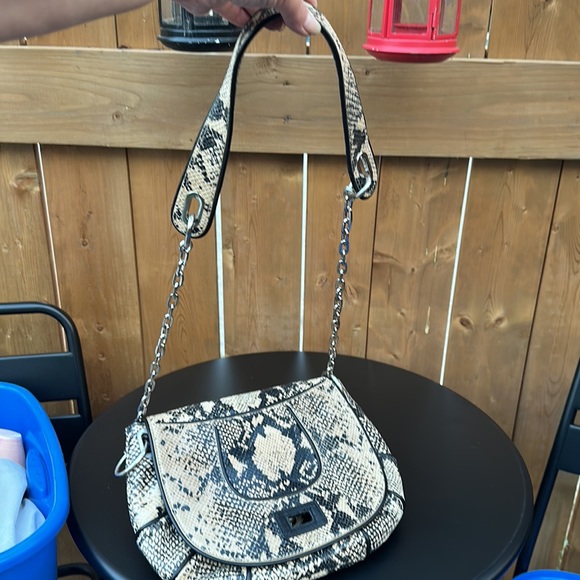 Hype Shoulder Bag - Picture 9 of 9